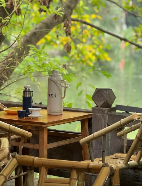 成都茶馆，城市公共客厅的悠闲生活画卷