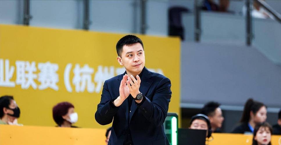 辽宁男篮主帅杨鸣的意外辞职